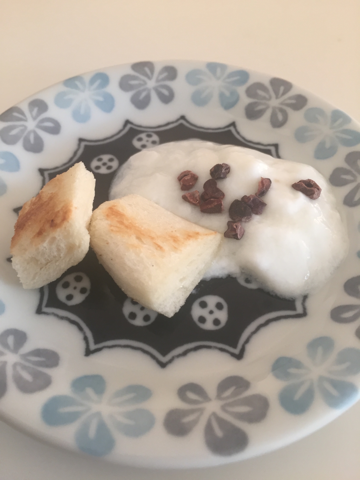 オシャレなカカオニブのヨーグルト添えラスク レシピ 作り方 By へんてこへんてこママ 楽天レシピ オシャレなカカオニブのヨーグルト添えラスク レシピ 作り方 By へんてこへんてこママ 楽天レシピ