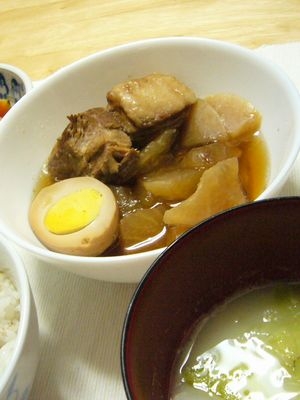 大根もいれました。
本当にお肉やわらかーい、おいしかったです。
玉子もすごくおいしぃ♪