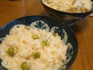 冷凍グリンピースでも美味い豆ごはん