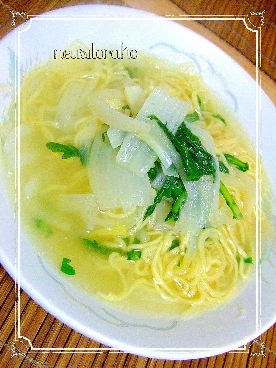 春菊と玉ねぎの塩ラーメン