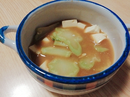ブロッコリーの茎(芯)と豆腐の味噌汁