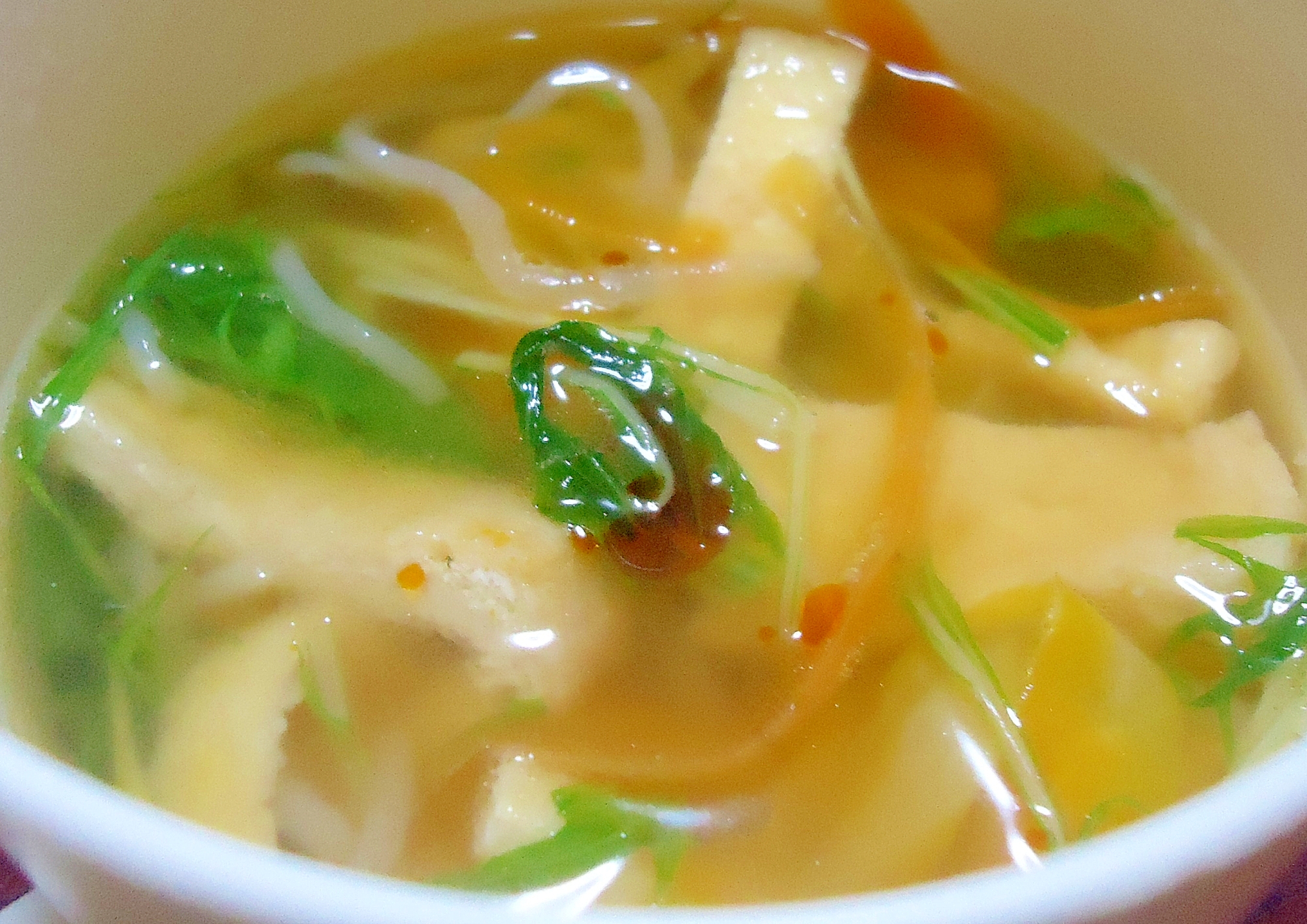 糸コンで　ヘルシーピリ辛味噌汁スープ