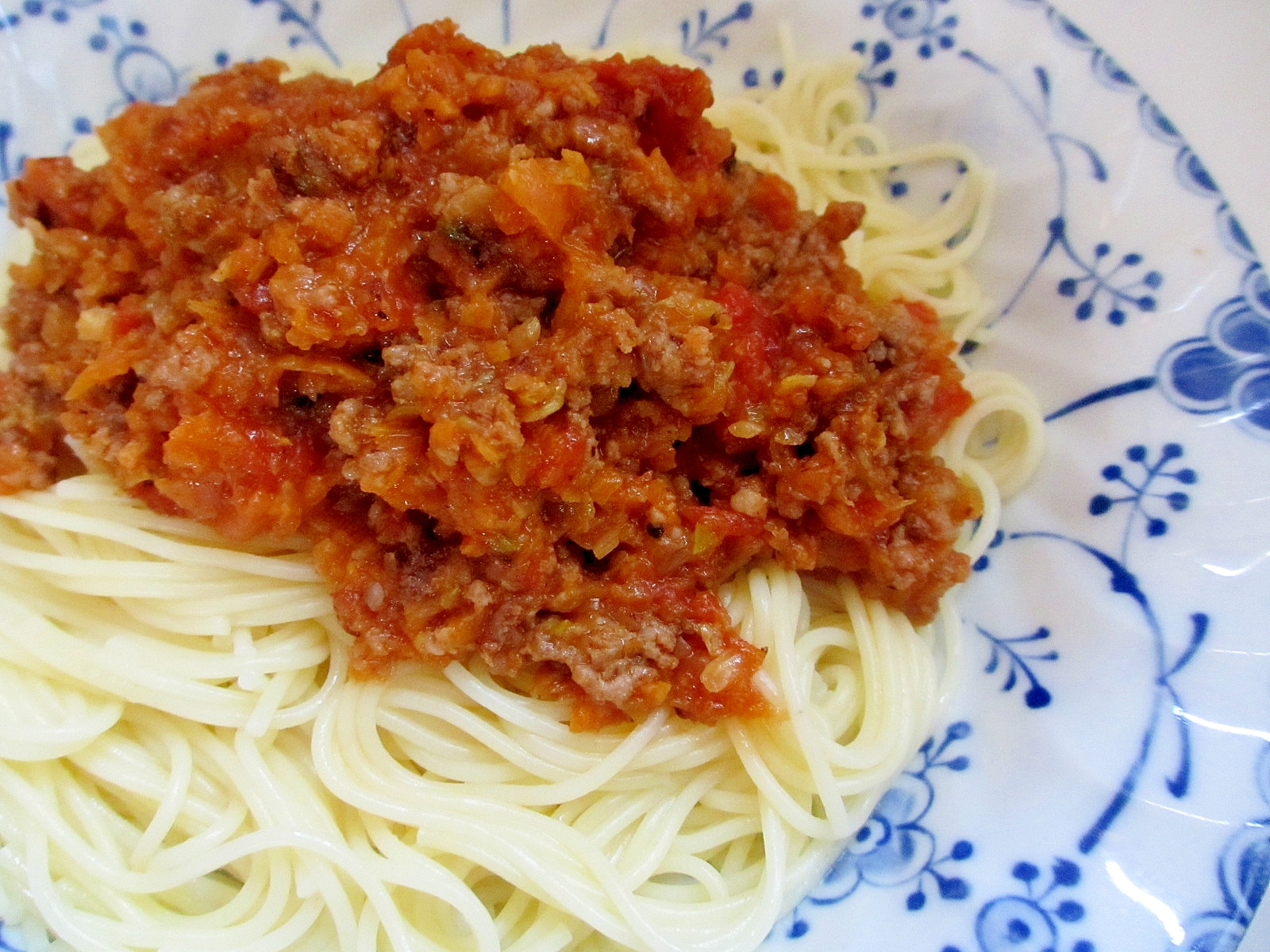 干し椎茸とレーズン入りミートソーススパゲッティ