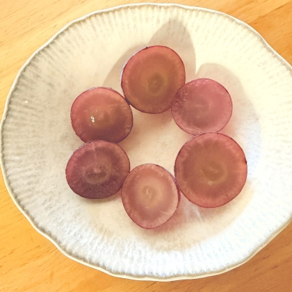 ぶどう並べたヨーグルト