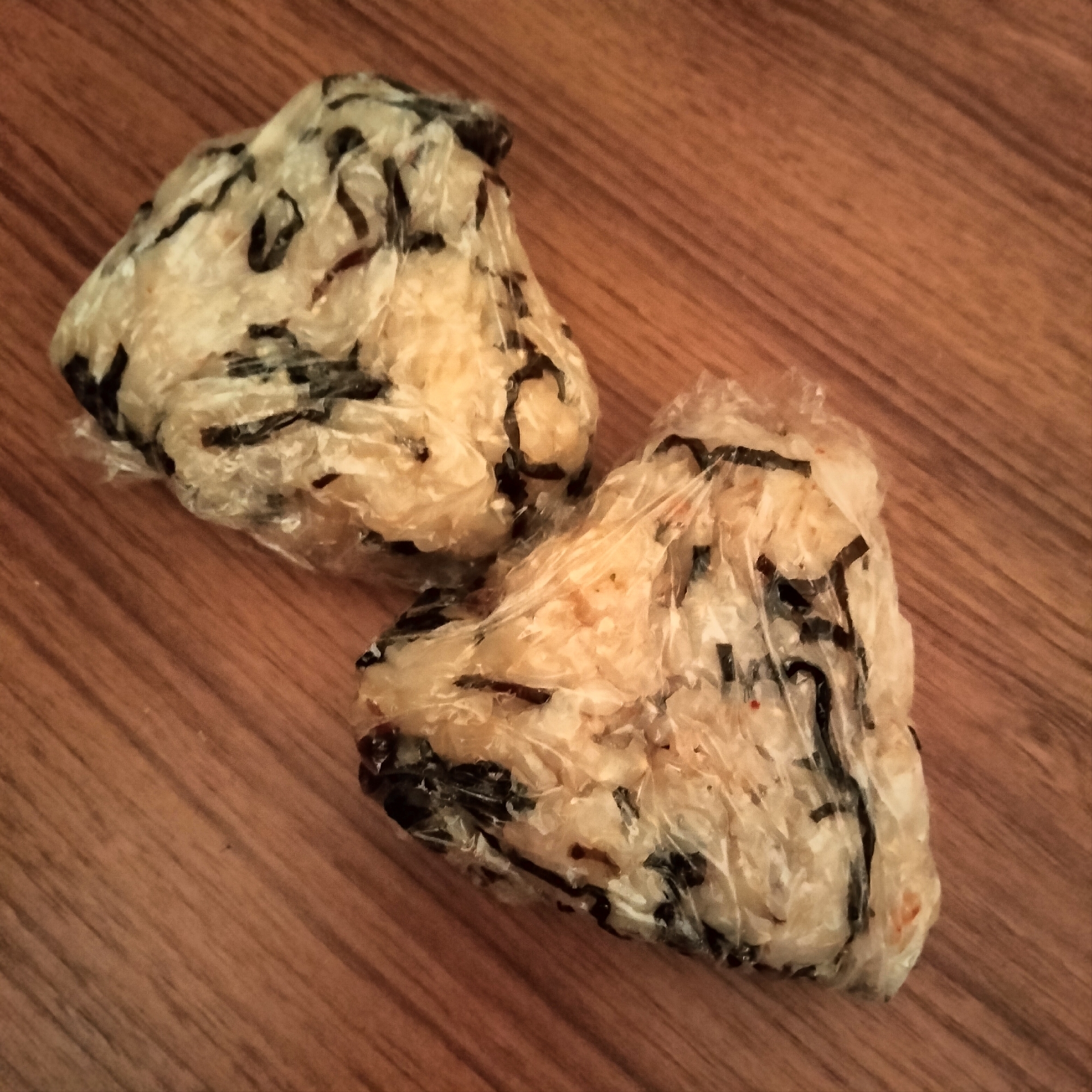 塩昆布と七味の玄米おにぎり