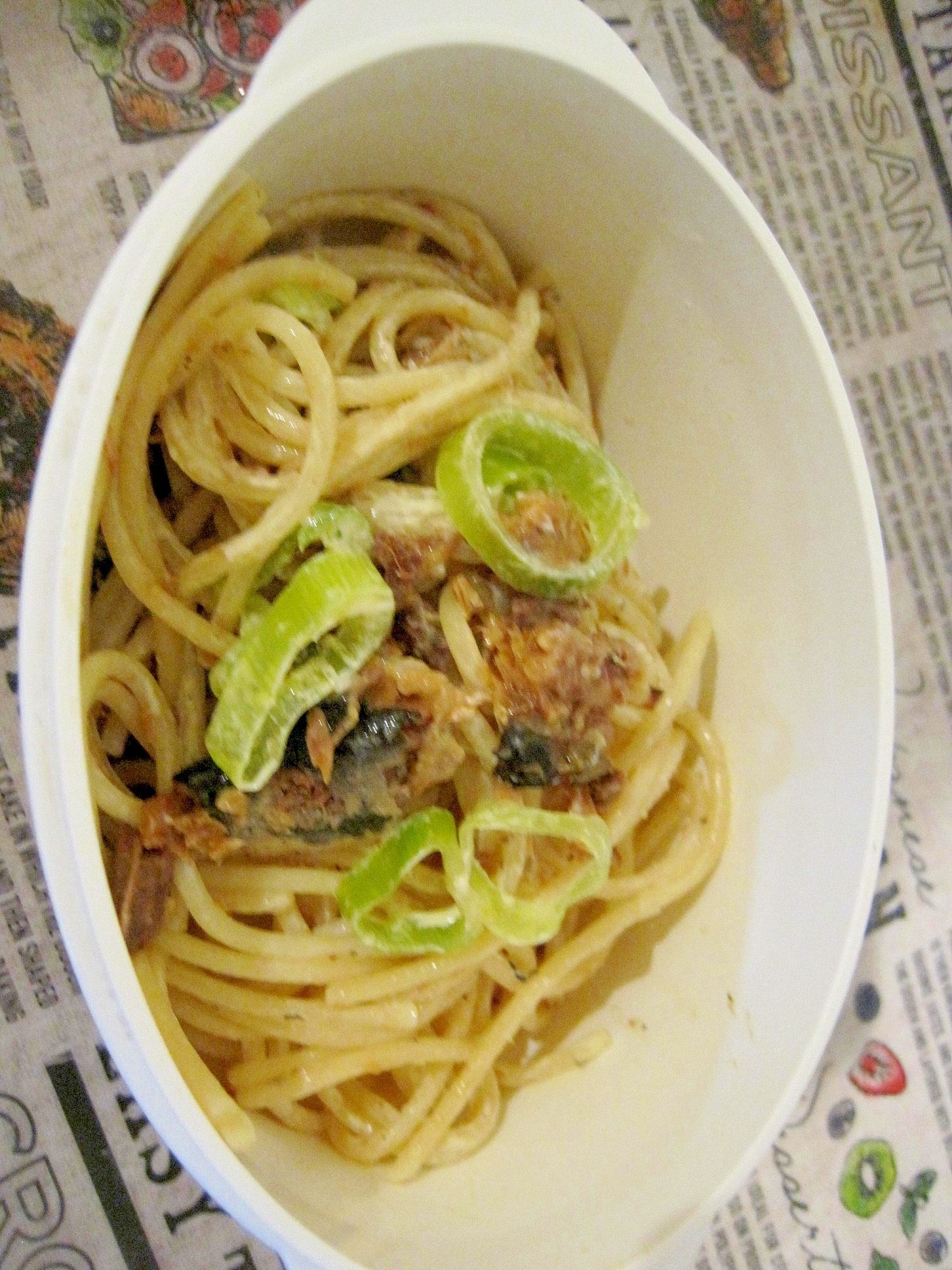 イワシの味噌缶と長ネギのパスタ