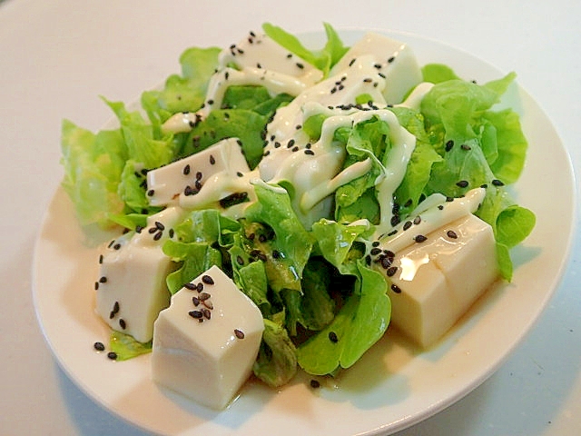 青ドレ/マヨ/黒ごまで　フラワーレタスと豆腐サラダ