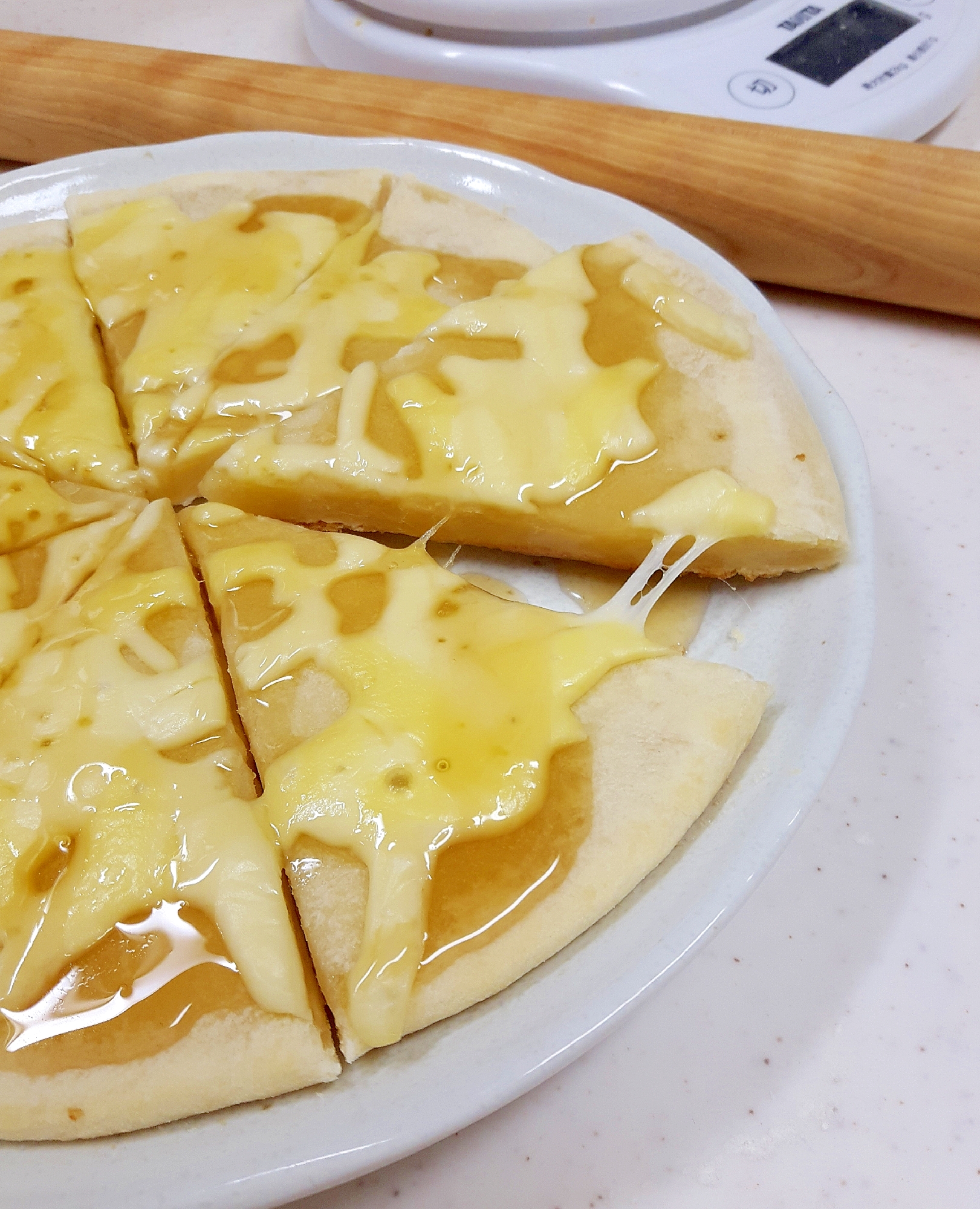 子供が喜ぶスナック 蜂蜜 チーズピザ レシピ 作り方 By Acchan66 楽天レシピ