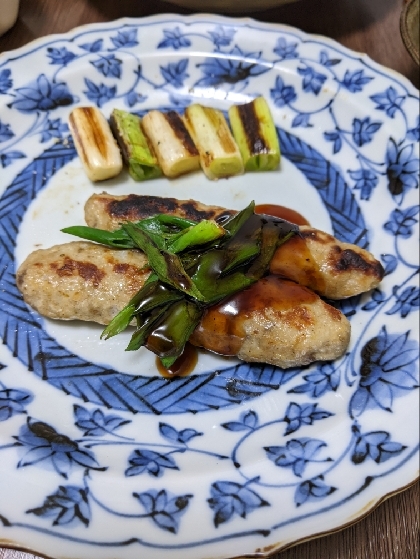 鳥つくねの添え物で。シンプルな焼きねぎにごま油の香りがとてもよかったです。