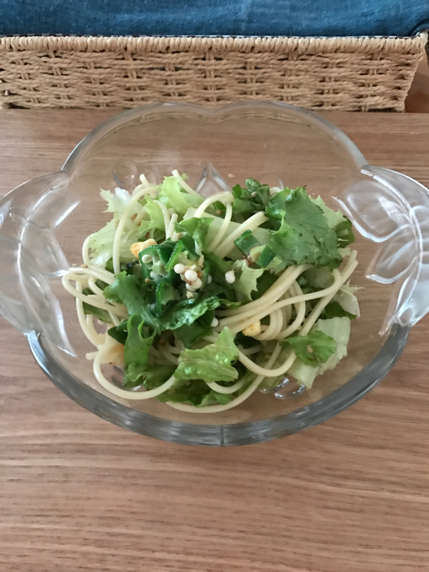 オクラと炒り卵のサラダパスタ