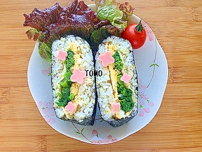 お弁当にも 菜の花と卵のおにぎらず レシピ 作り方 By Tomo146 楽天レシピ