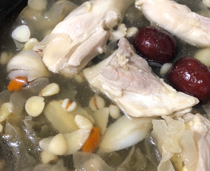 鶏モモ肉とハトムギ塩出汁スープ