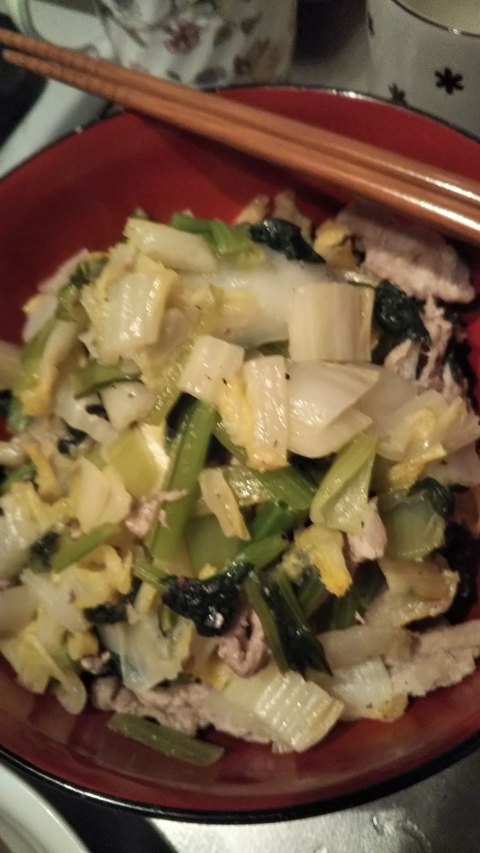 白菜と小松菜と豚肉の酒蒸し炒め