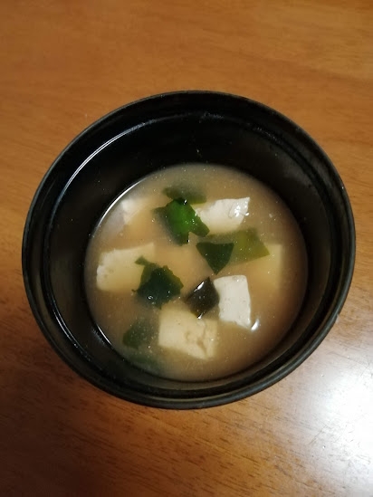 豆腐とわかめのお味噌汁