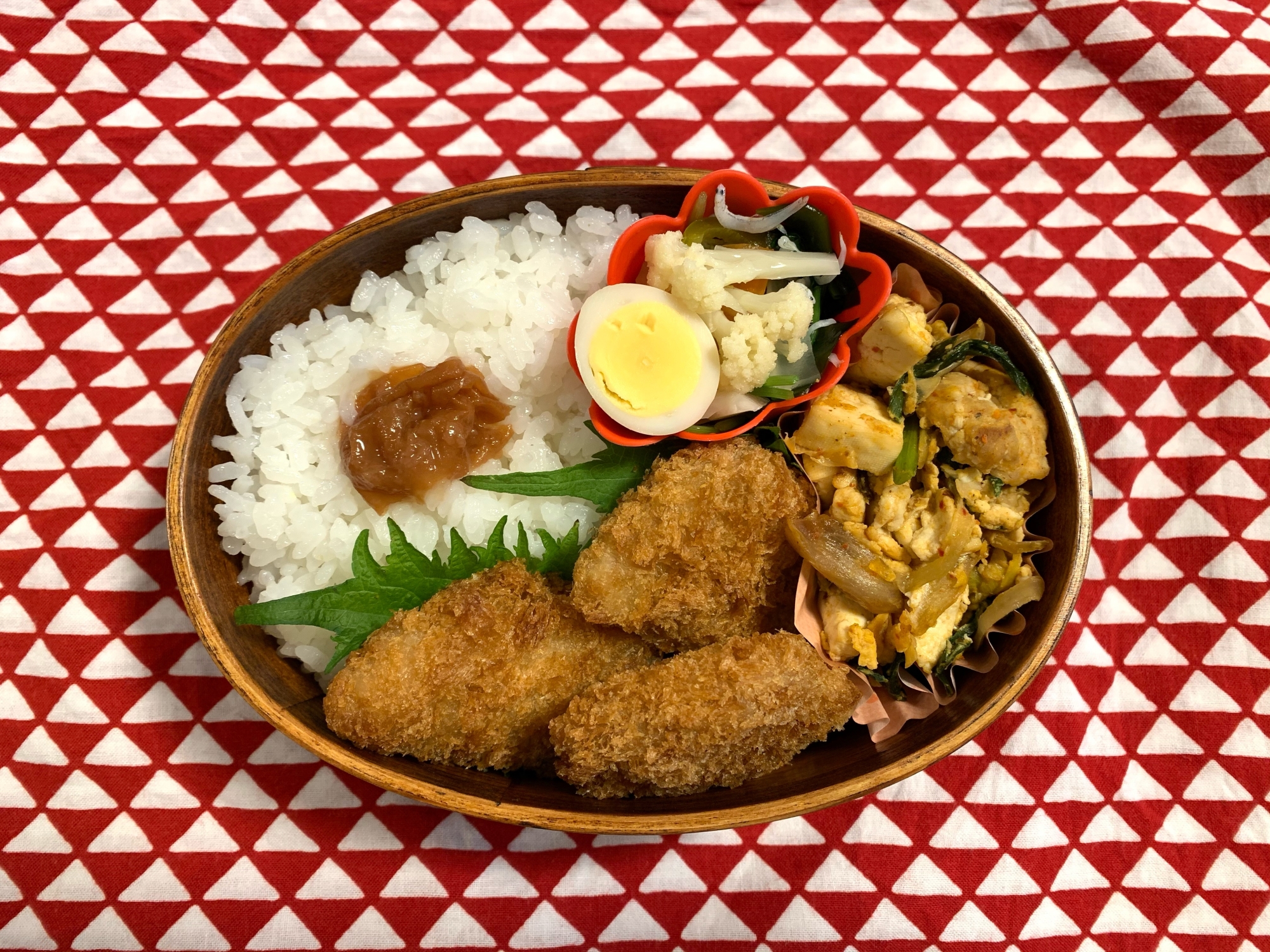 野菜たっぷり副菜とヒレカツのお弁当