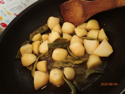 頂き物のささげがあったのですが、量が少なかったのでじゃが芋でカサ増ししています。