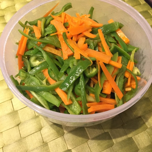 肉料理や魚料理の付け合わせに 人参ピーマンの炒め レシピ 作り方 By 管理栄養士くりこ 楽天レシピ 肉料理や魚料理の付け合わせに 人参ピーマンの炒め レシピ 作り方 By 管理栄養士くりこ 楽天レシピ