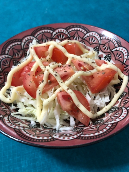キャベツとトマトのマヨペッパーサラダ