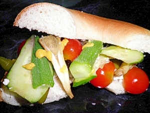 夏野菜のベーグルサンド