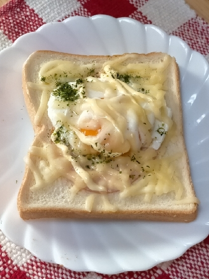 早速tonton22さんの「ハムと卵とチーズトースト」作りましたよ～♪はじめて、ポーチドエッグをオン！ｼﾏｼﾀ٩(๑′∀ ‵๑)۶•*¨*•♪美味しすぎる～♡