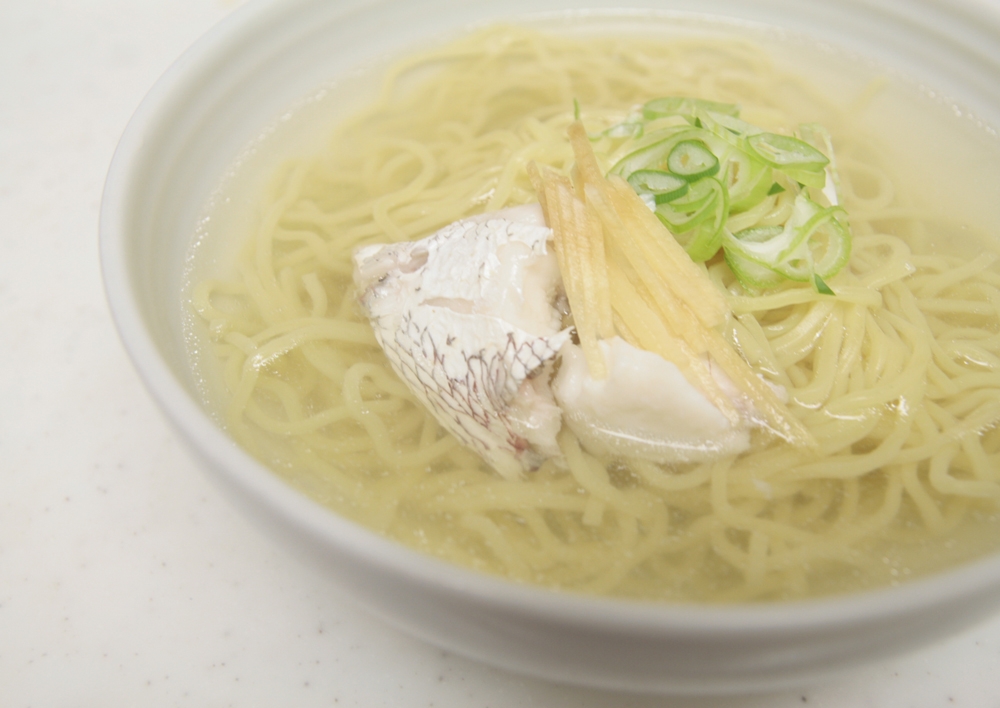 お上品！鯛あらで　さっぱり魚ラーメン