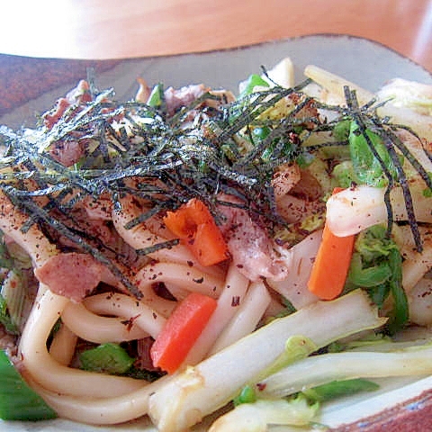 豚肉人参ピーマンキャベツネギ焼きうどん