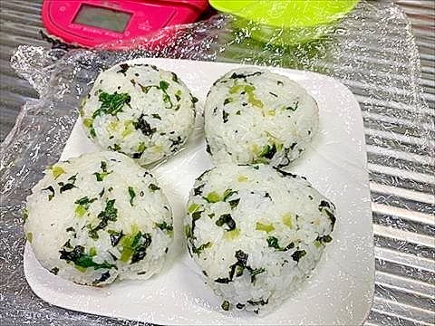 新鮮な大根の葉で作るナムル使い切りすっきりおにぎり