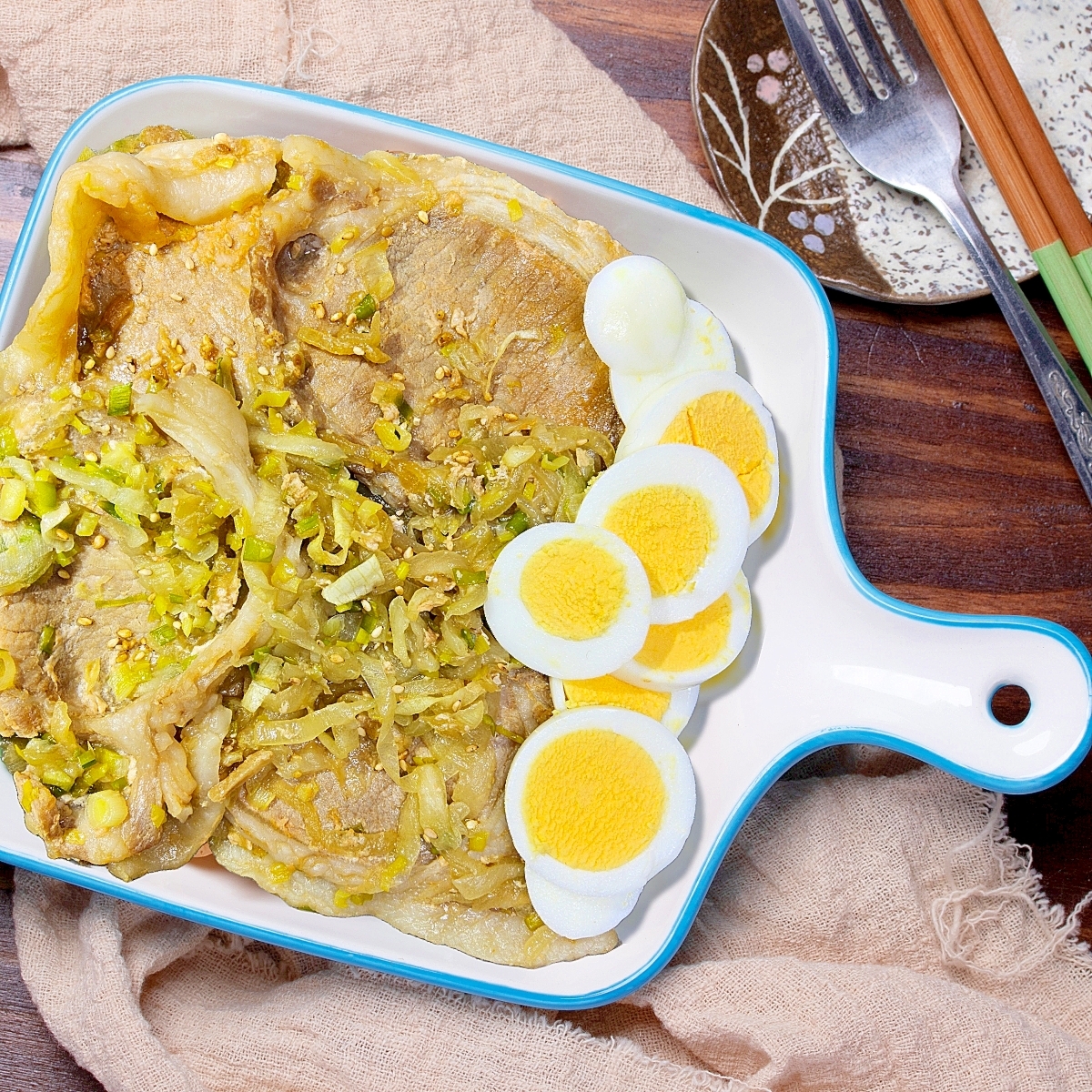 ☘️玉ねぎの芽たっぷり豚生姜焼き（ゆでたまご付き）