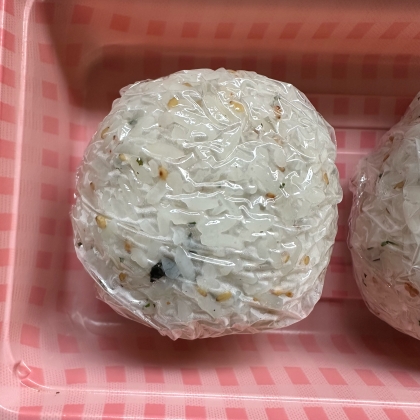 ➿焼豚わかめおにぎり➿