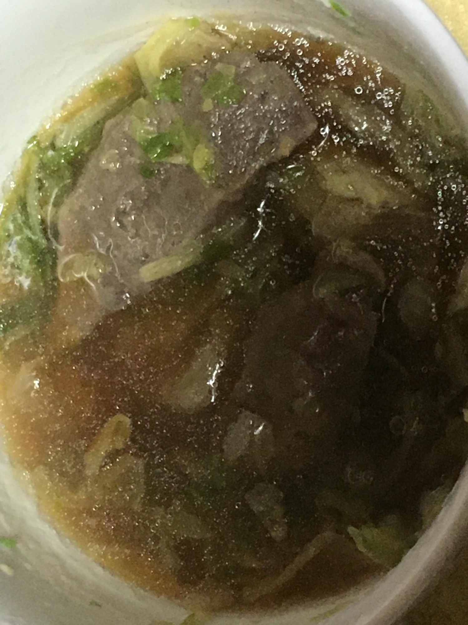 白菜と豚かしら肉の醤油スープ