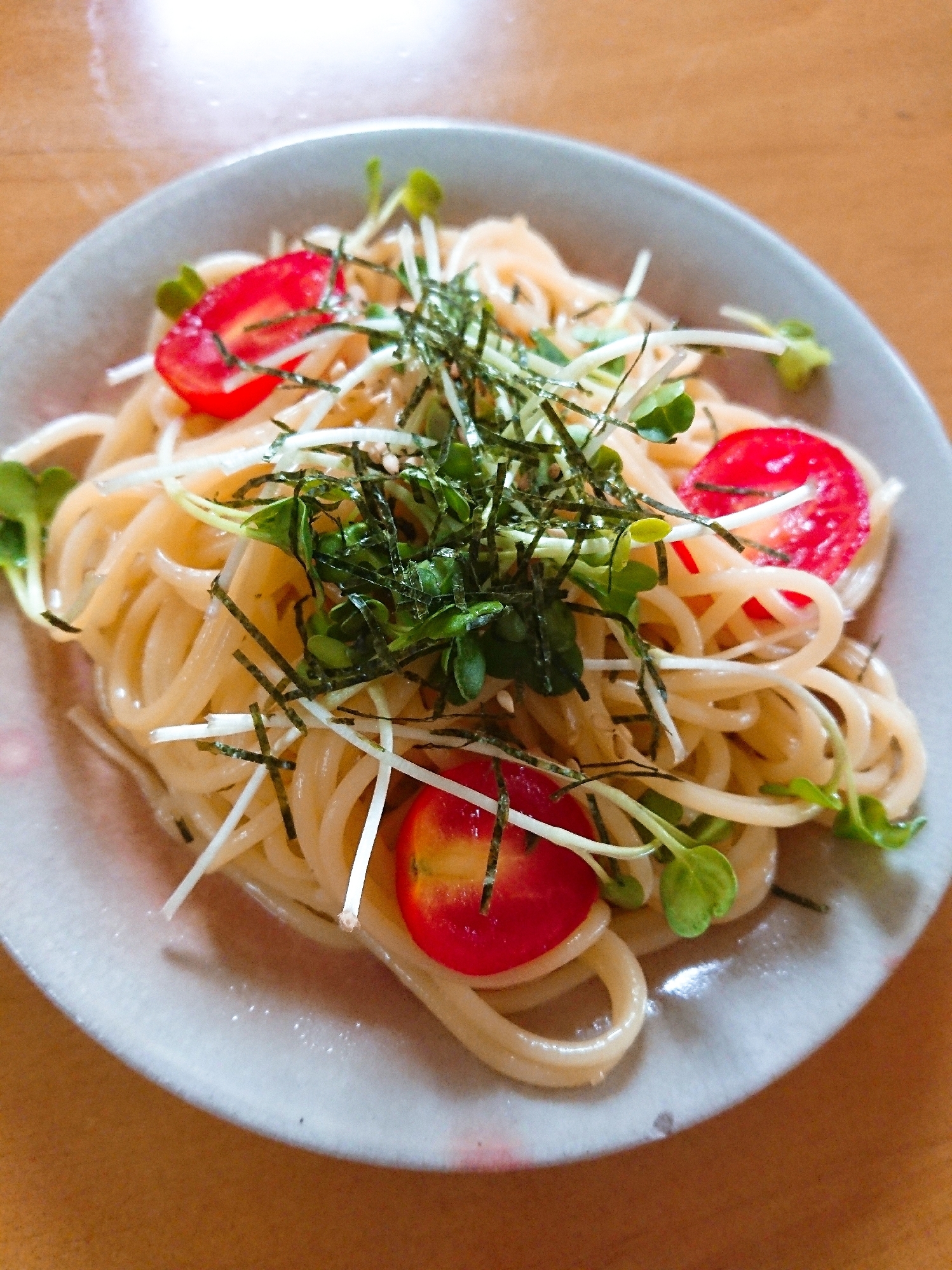 貝割れとミニトマトの和風パスタ