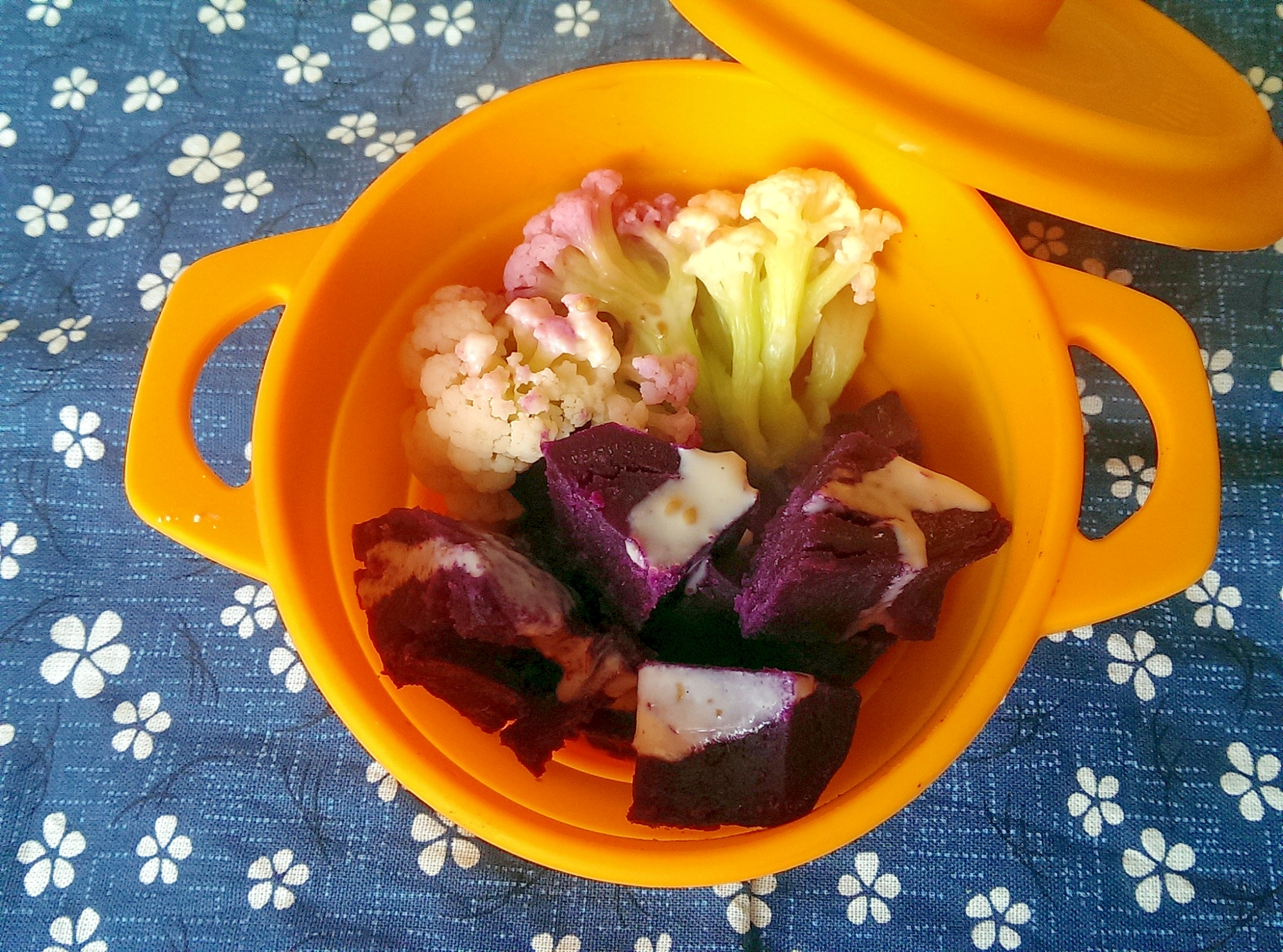 紫芋とカリフラワーのホットサラダ