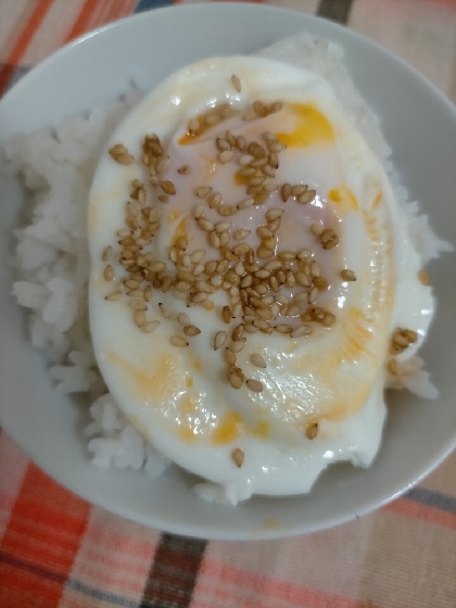食べるラー油ごま♪目玉焼きご飯