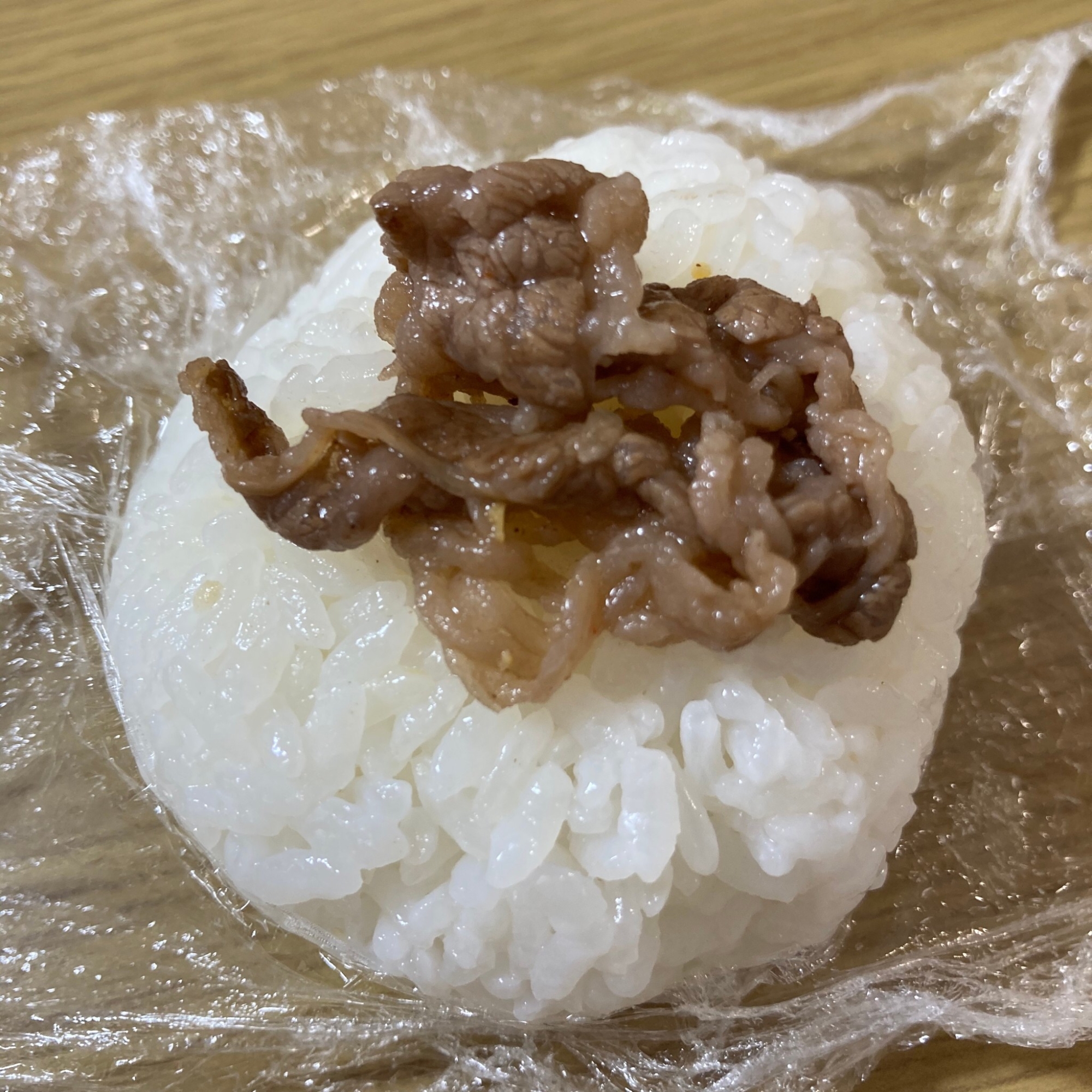 たまには豪華に牛肉むすび