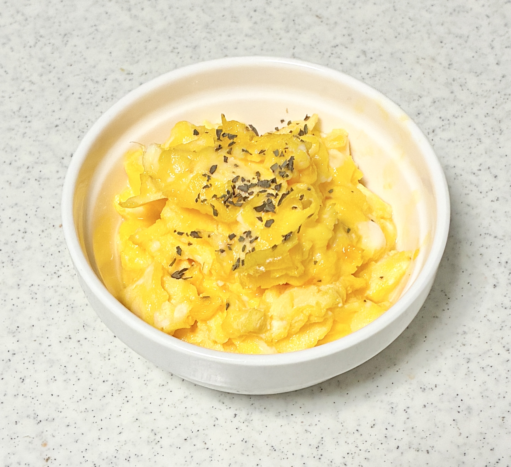 簡単☆バジル粉入りスクランブルエッグ