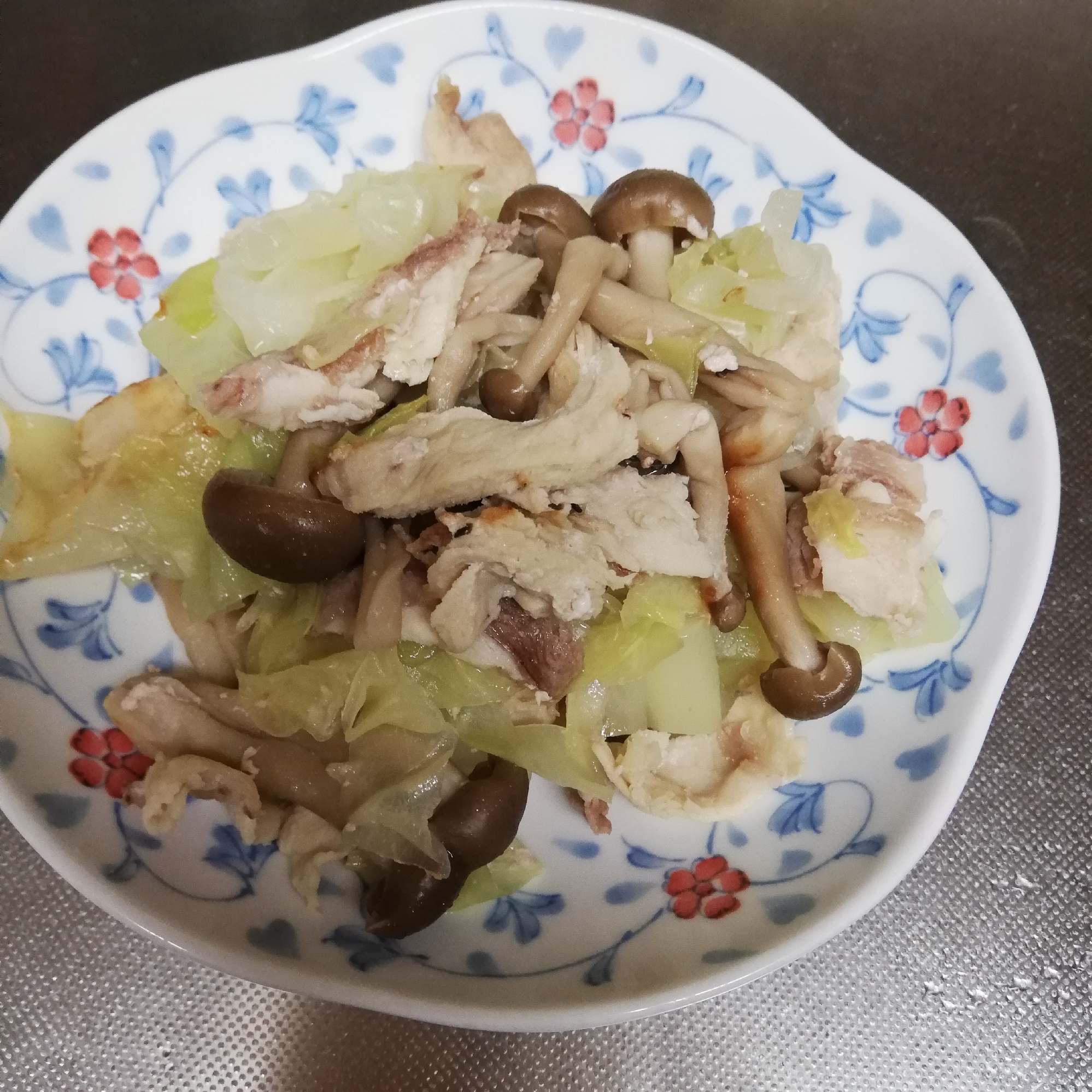 豚肉とキャベツとしめじの蒸し炒め