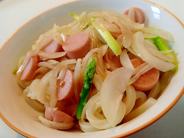 冷凍うどんで　魚肉ソーセージの野菜炒めうどん♬