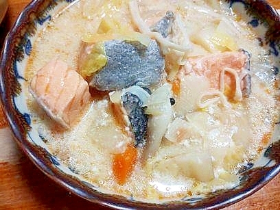 鮭の　豆乳スープ煮