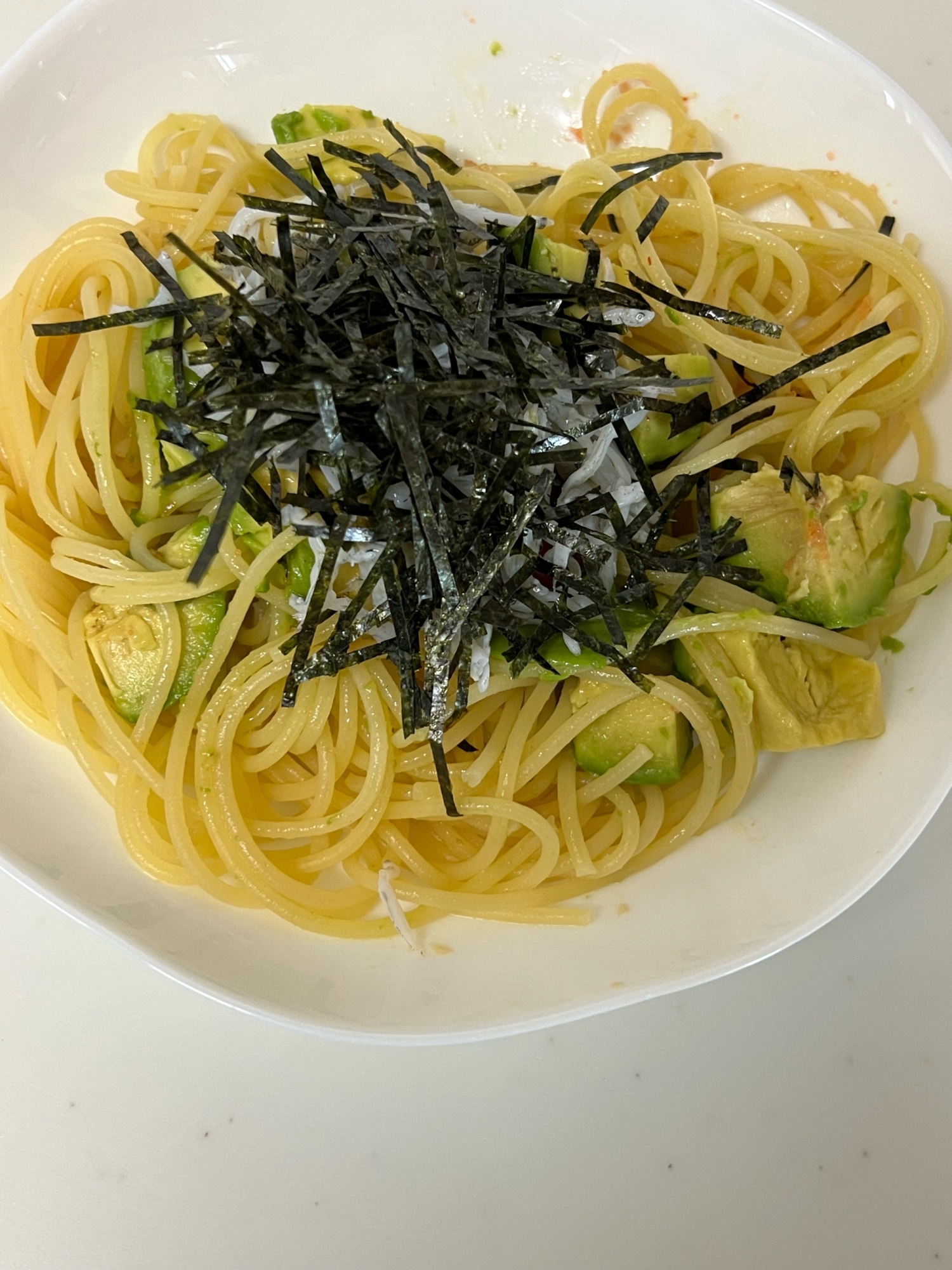 簡単美味しい♪アボカドしらすパスタ