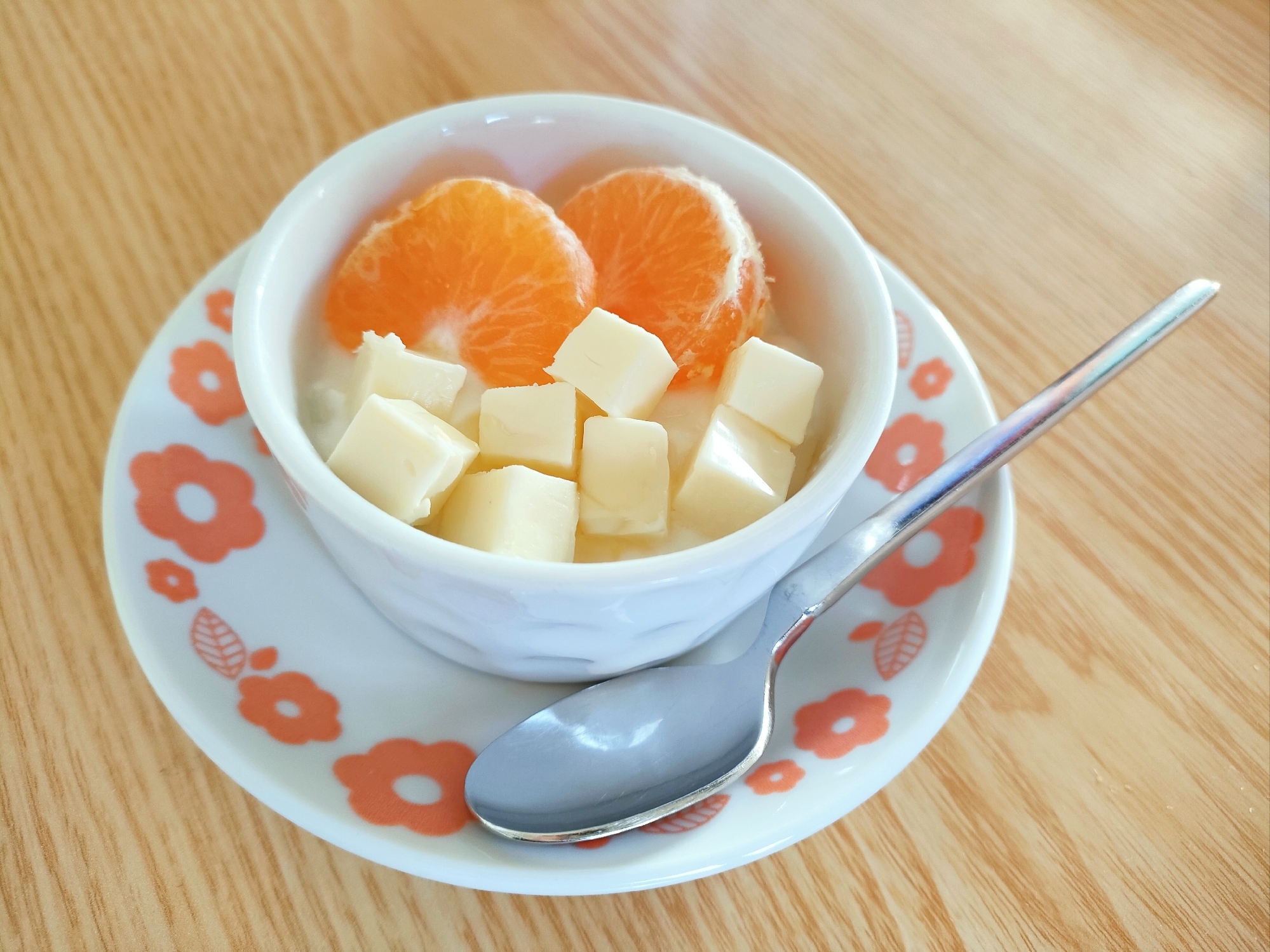 みかんとベビーチーズのヨーグルト