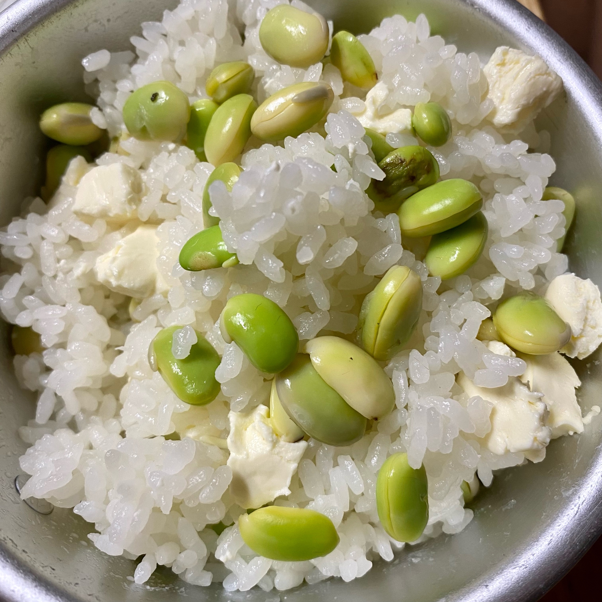 混ぜるだけ！枝豆クリチーご飯