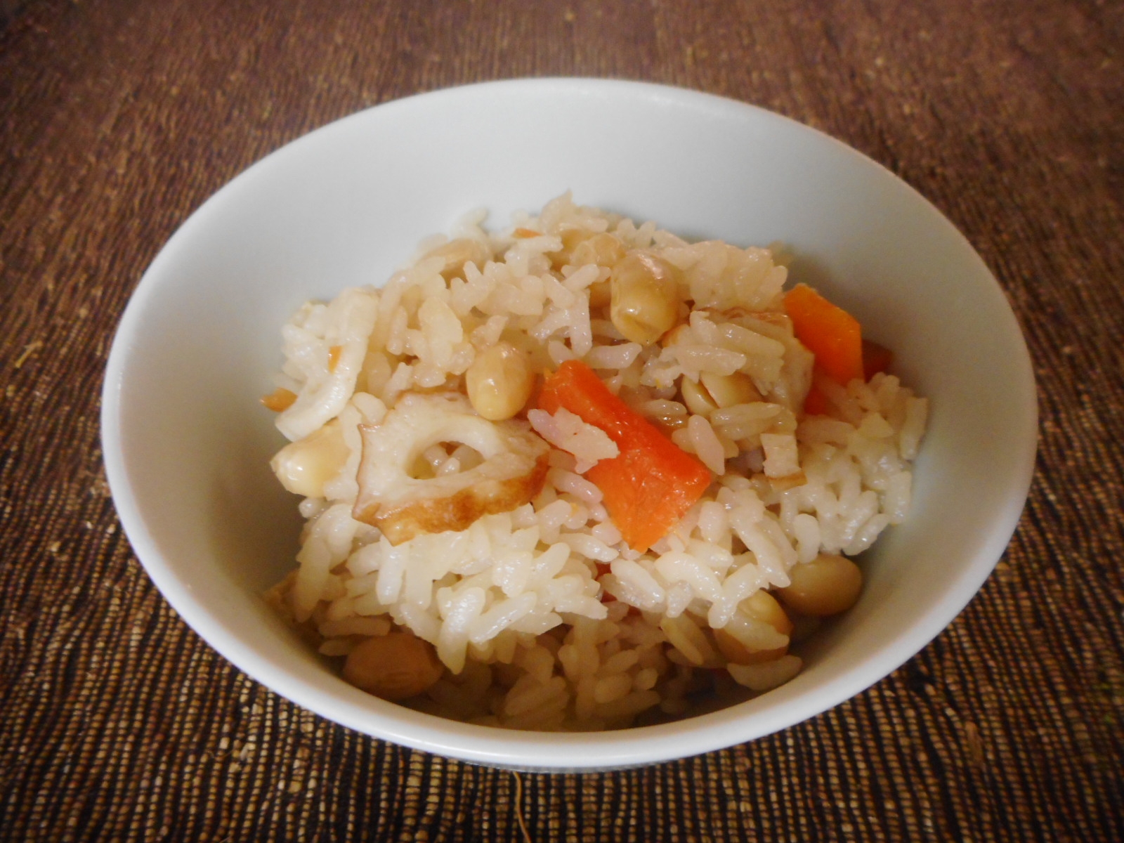 チクワと大豆とニンジンの炊き込みご飯