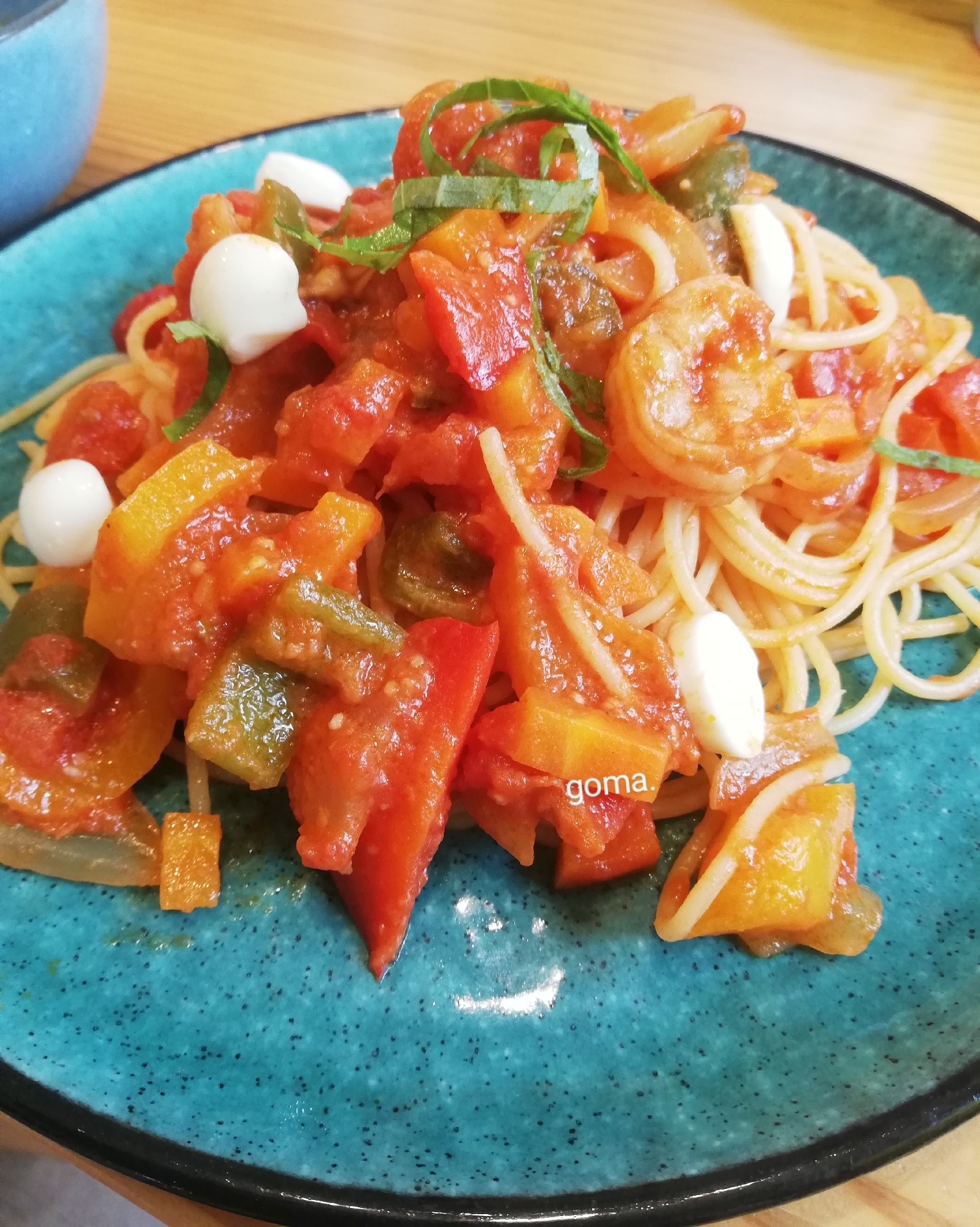 夏野菜とモッツァレラチーズのトマトパスタ
