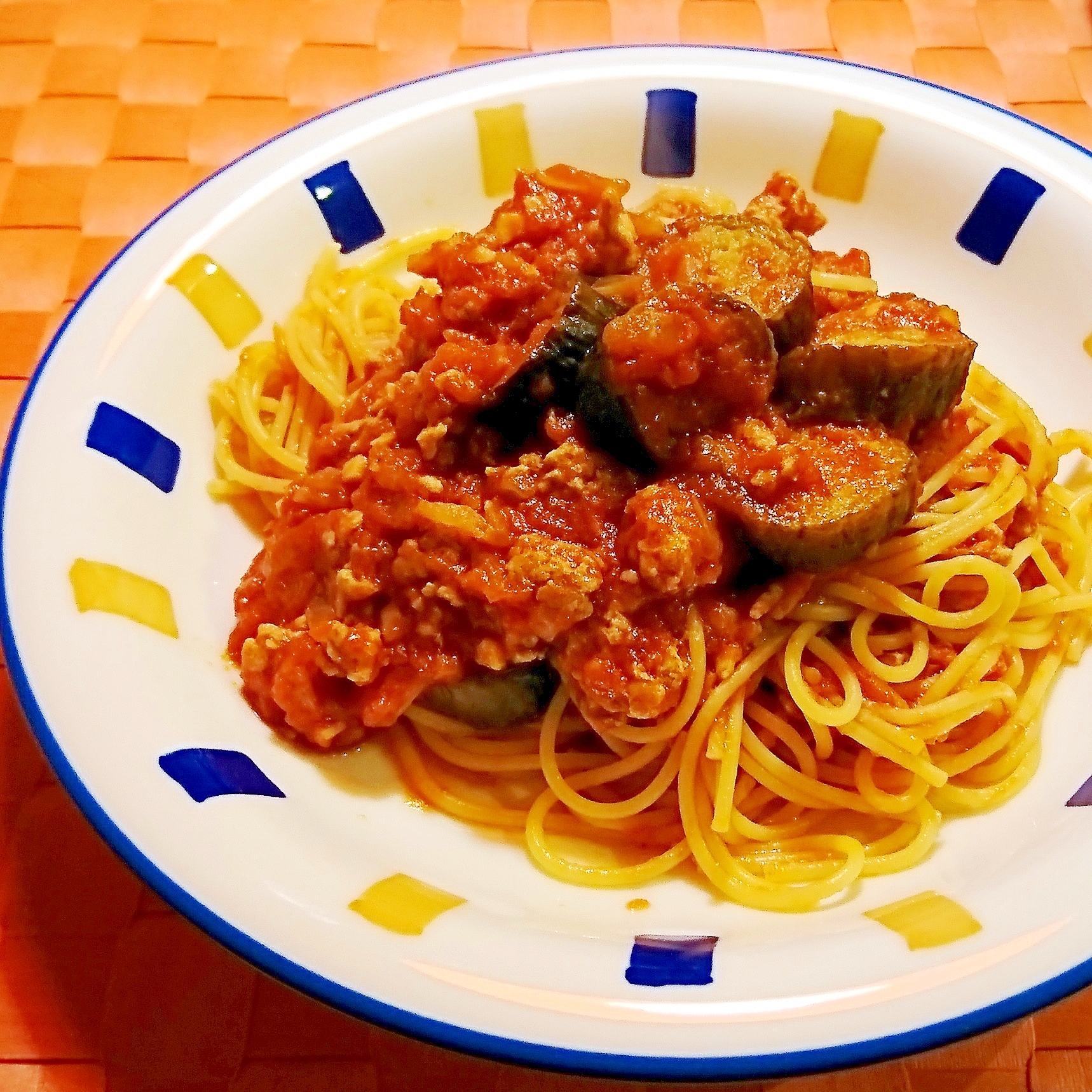 茄子と挽肉のトマトソースパスタ