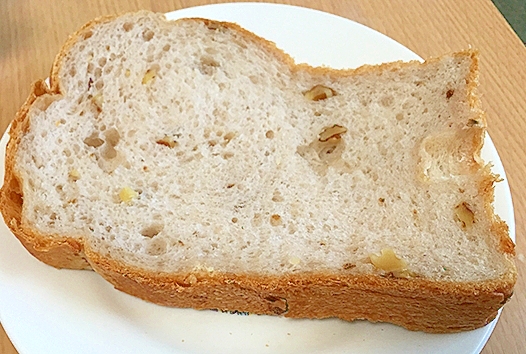 ホームベーカリーで！バター多めのくるみ食パン♪