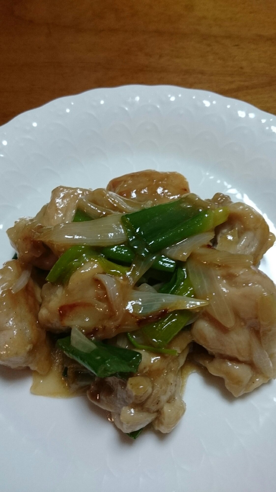 鶏もも肉と葉玉ねぎのニンニクしょうゆ炒め