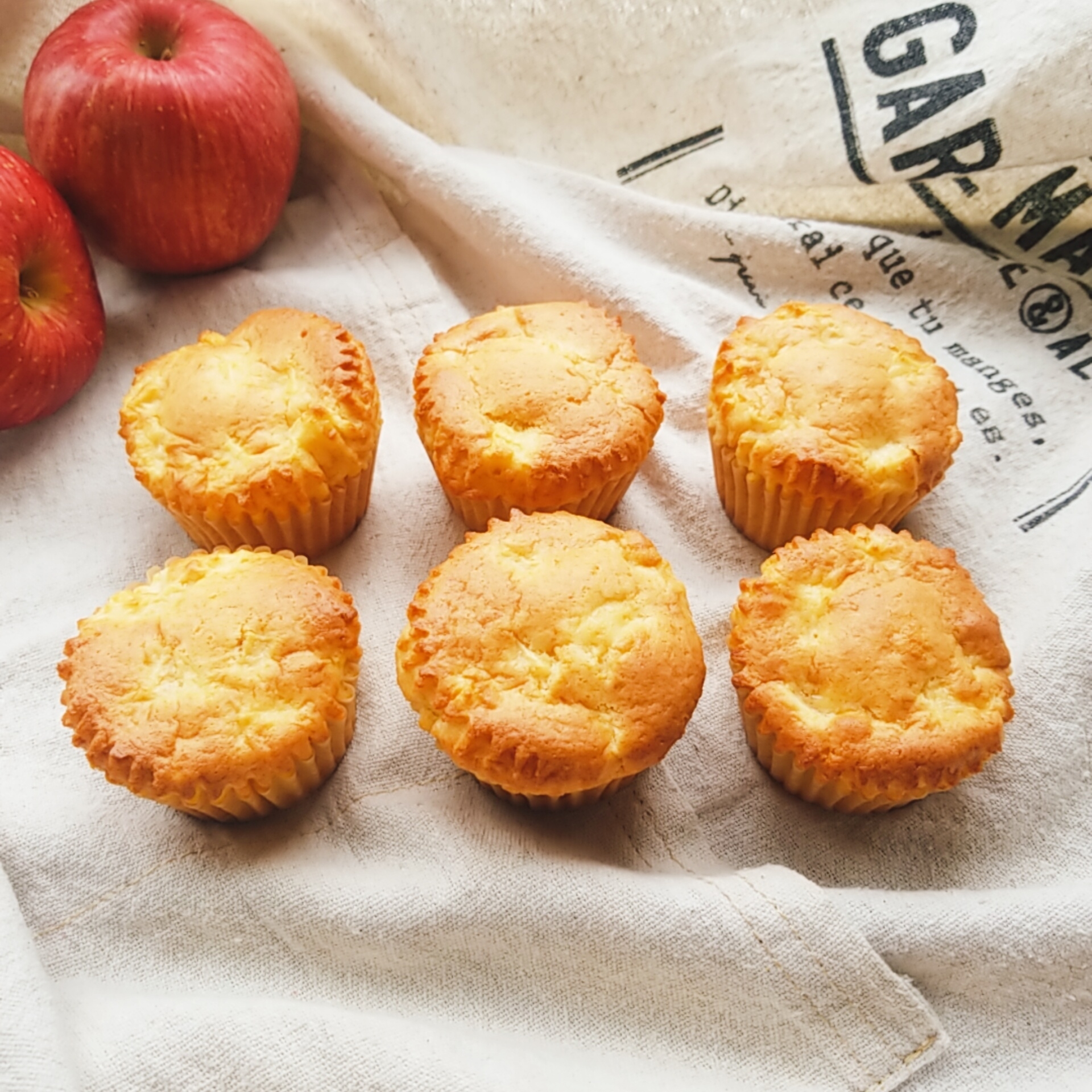 ホットケーキミックスで簡単☆りんごマフィン