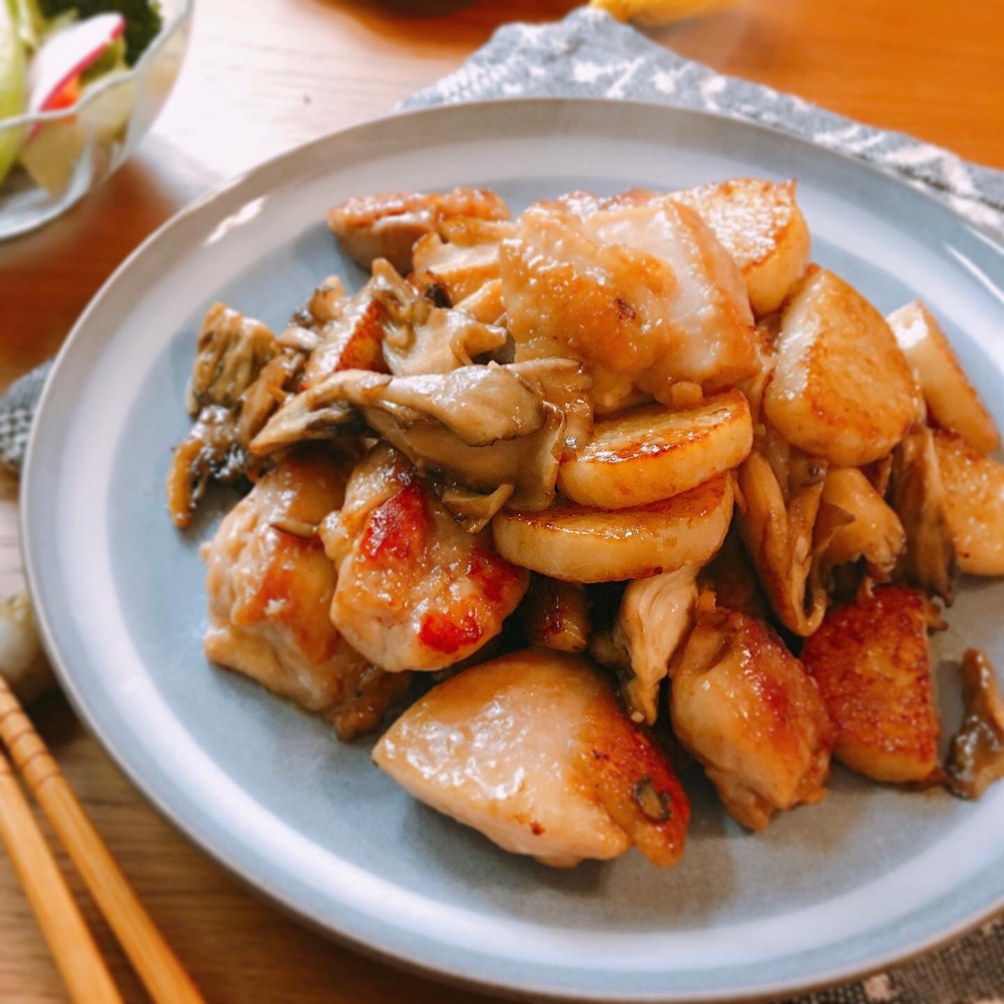 ご飯進む！鶏肉と長芋と舞茸のガリバタ醤油