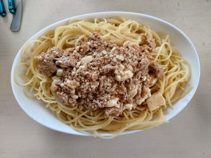 今日はマーボー豆腐パスタを作りました。同じ豆腐を使った料理と言う事で作ったよレポートを送らせて頂きました。