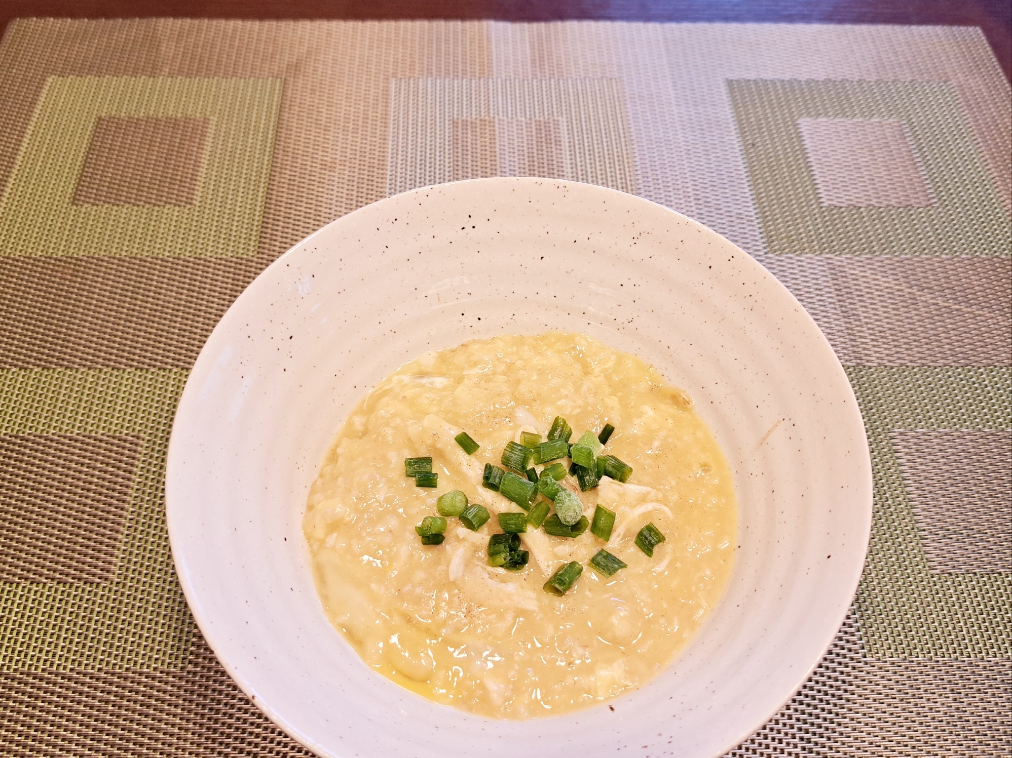 ご飯の代わりにオートミールで！鶏肉と卵の雑炊